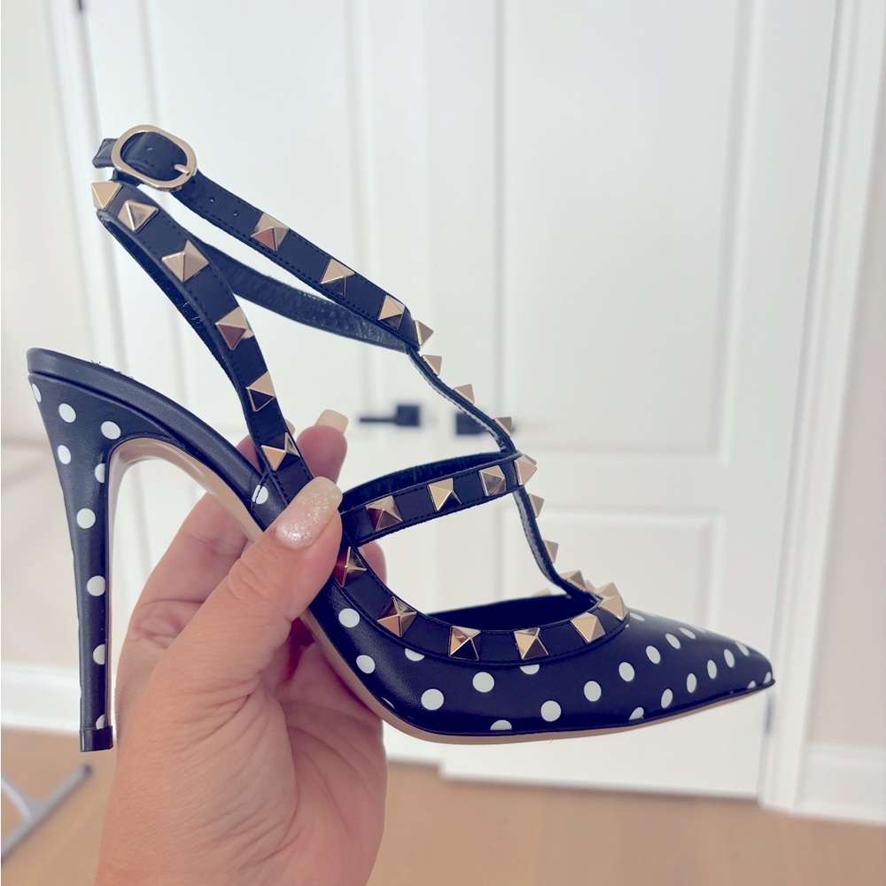 Very Elegant Valentino Garavani Classic Rockstud pumps! Brand new in box! 38.5 - Picture 6 of 16